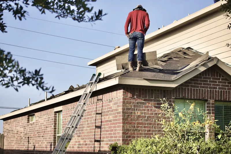Professional roofer working on a residential roof in La Patera